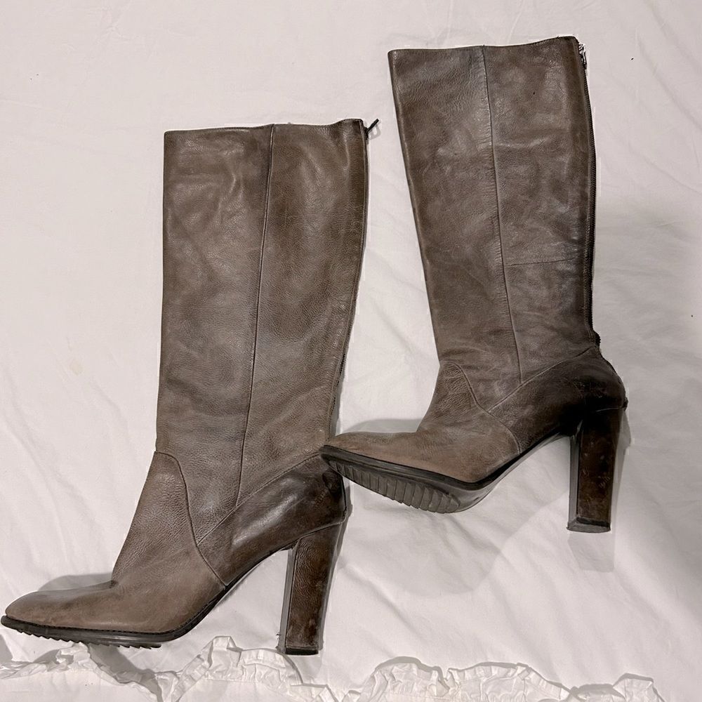 Enzo Angiolini knee high taupe leather boot. Karissa style size 9.5 FUC